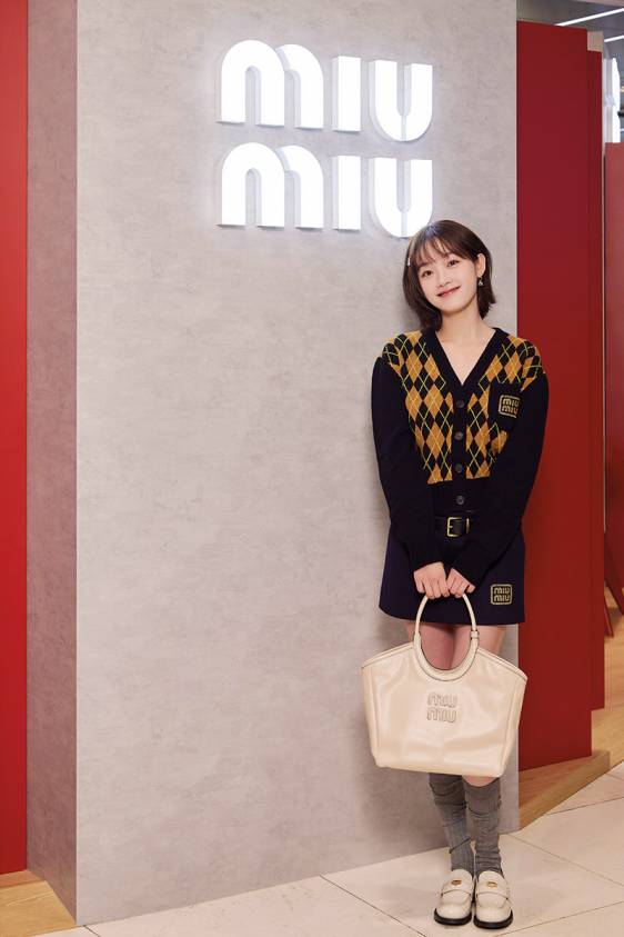 팝업스토어 오프닝을 축하하기 위해 함께한 이유미